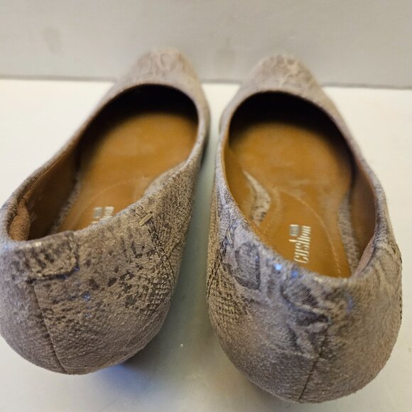 Clark's Collection Soft Cushion Wedge Pumps. US 7.5 M - Picture 13 of 16